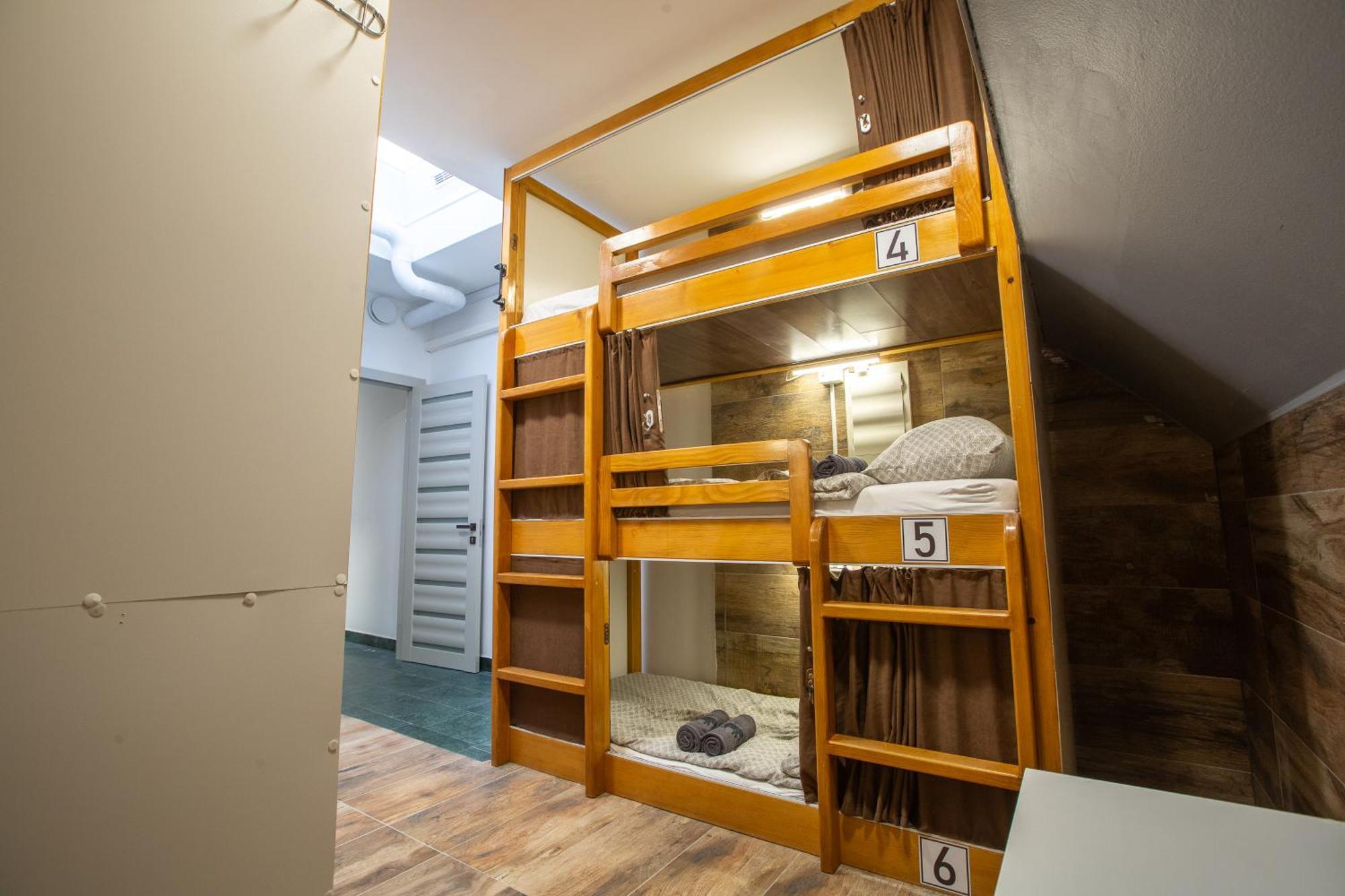 Aisha Hostel Любляна Экстерьер фото